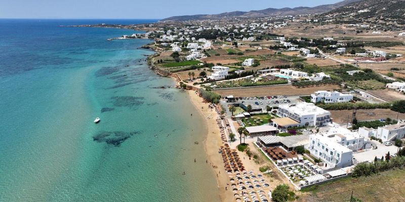 Ο οικισμός και το λιμάνι της Παροικιάς στην Πάρο