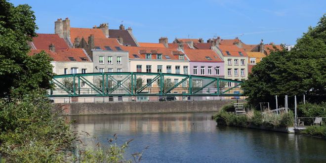 Canal et pont dans le vieux Dunkerque, France