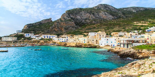 Blick auf die Ortschaft Levanzo