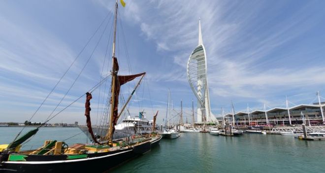 La Spinnaker Tower au port de Portsmouth