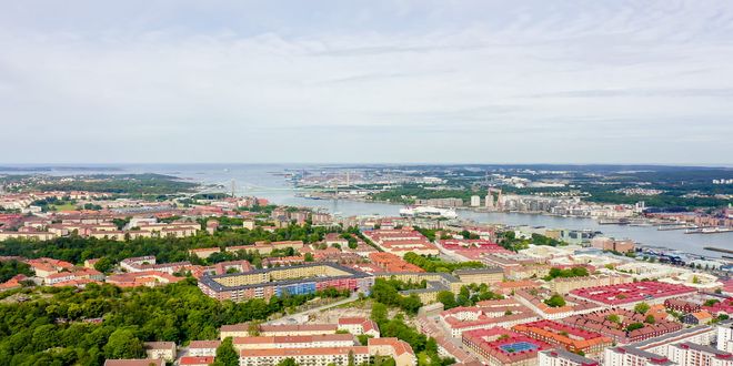 Alvsborg Bridge and the city center of Gothenburg, in Sweden