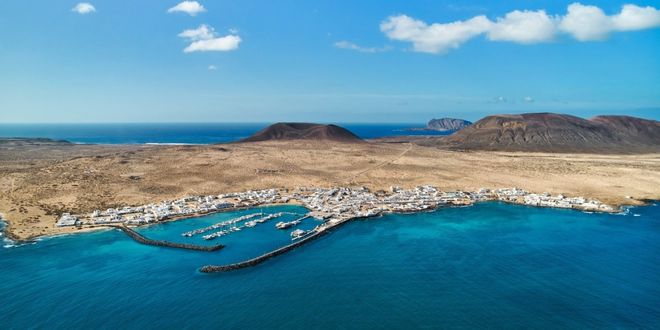 Settlement at the coast of La Graciosa, Canary Islands