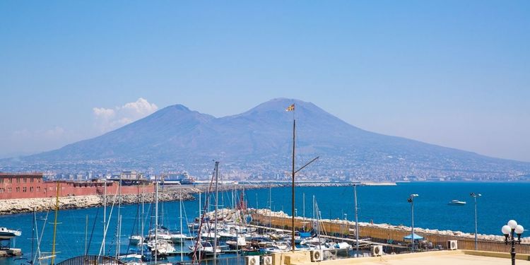 Ferry de Isquia a Nápoles