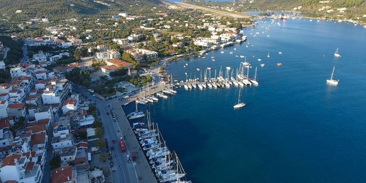 Volos-İskados feribotu