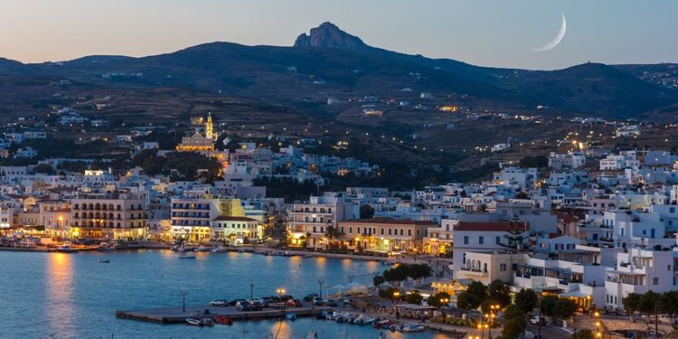 Färja från Pireus till Tinos