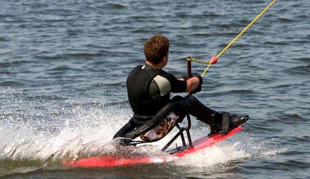 Le ski nautique accessible aux personnes à mobilité réduite