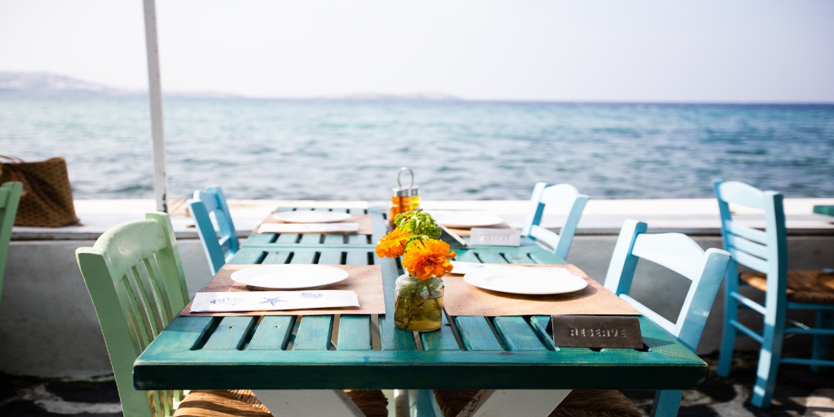 Ristorante a Micono con vista mare