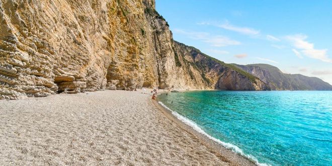 Ήσυχη παραλία στην Κέρκυρα
