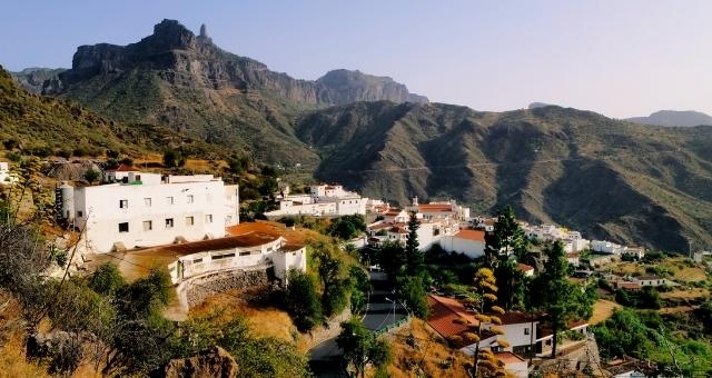 A pequena cidade montanhosa de Tejeda na Gran Canária, em Espanha