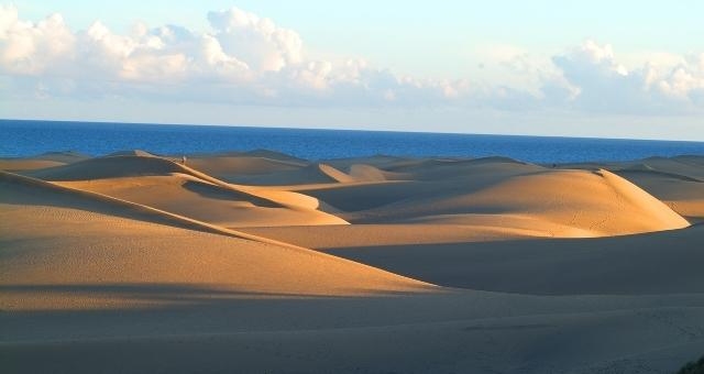 Infinitas dunas doradas en Maspalomas (Gran Canaria)