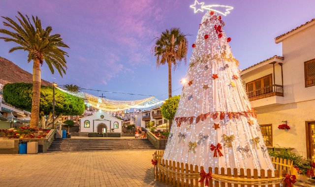Un albero di Natale nella città di Puerto de Santiago, a Tenerife