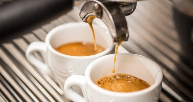 Coffee machine for two cups