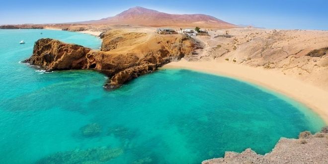Плажът Папагайо на Лансароте