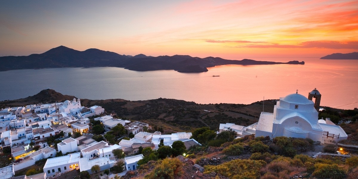 Ηλιοβασίλεμα στην Πλάκα της Μήλου