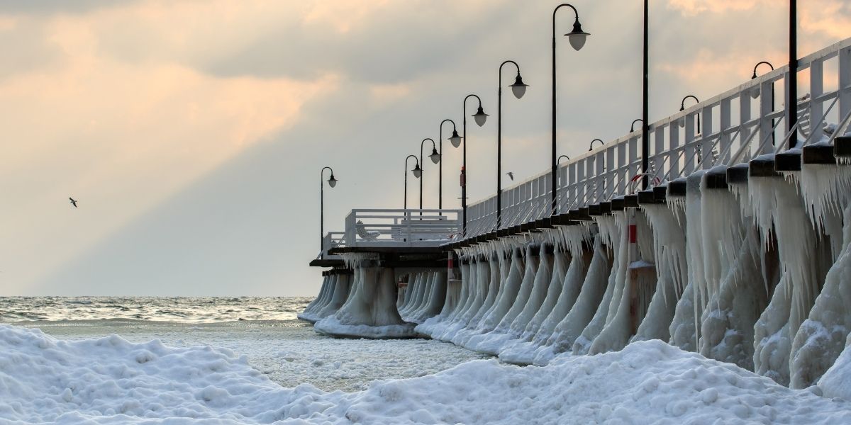 Lungomare ghiacciato durante l’inverno