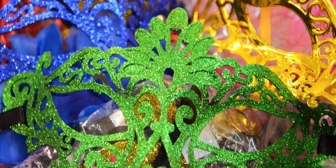 Antifaces de carnaval con purpurina de colores