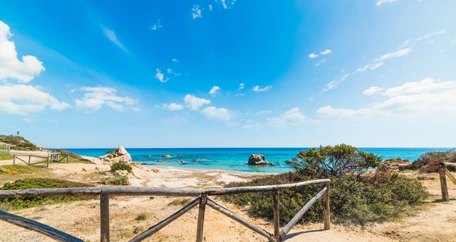 La spiaggia bianca di Santa Giusta in Sardegna