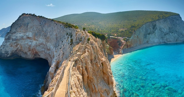 Vista da praia de Porto Katsiki, em Lefkada