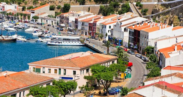 Der Hafen von Mahón, der Hauptstadt von Menorca, Balearen