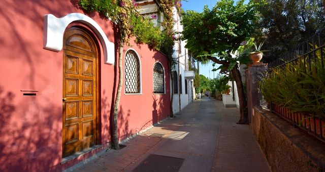 Colorful buildings in the narrow streets of Capri