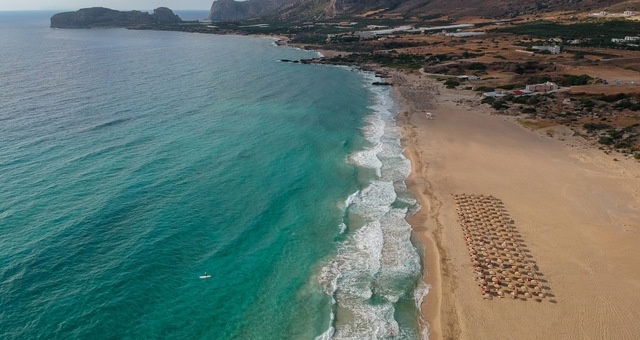 La lunga costa sabbiosa della spiaggia di Falassarna, Creta