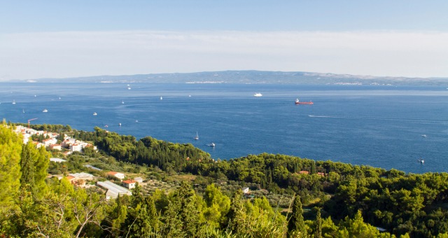 Visa sul mare dal parco forestale di Mariano (Marjan), Spalato