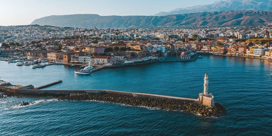 Η Παλιά Πόλη και ο φάρος των Χανίων στην Κρήτη