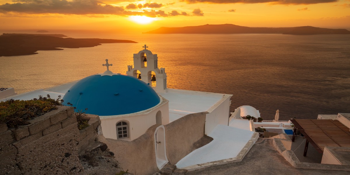 Best Time to Visit Santorini - Ferryhopper