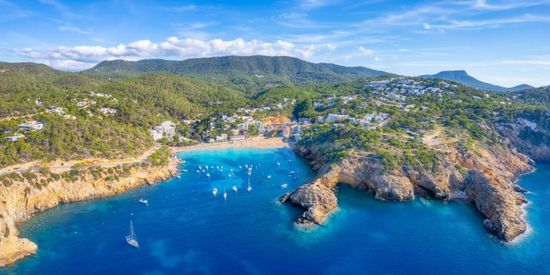 La Playa de Cala Vadella en Ibiza, Islas Baleares