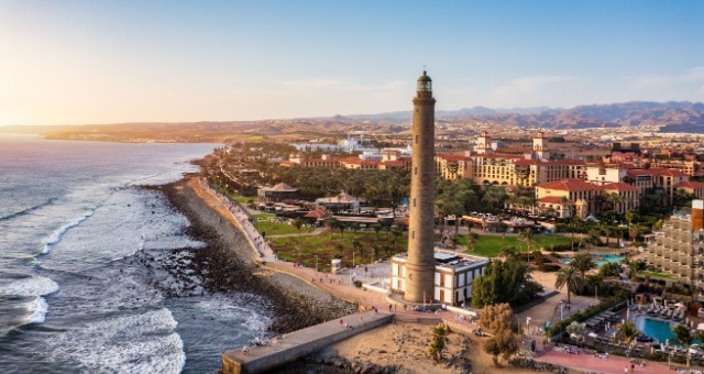 Der Leuchtturm und Strand von Maspalomas auf Gran Canaria, Kanarische Inseln, Spanien
