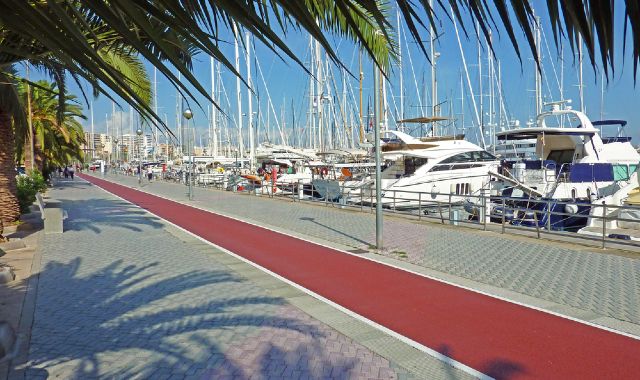 Barche ormeggiate vicino al lungomare di Palma di Maiorca