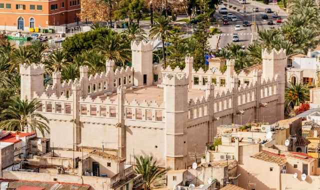 Colonne tortili che circondano la Lonja de los Mercaderes, a Palma di Maiorca