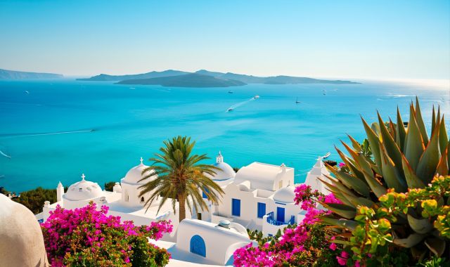 Vista panoramica di Sidi Bou Said, vicino al porto di Tunisi, con le tipiche case bianche e blu