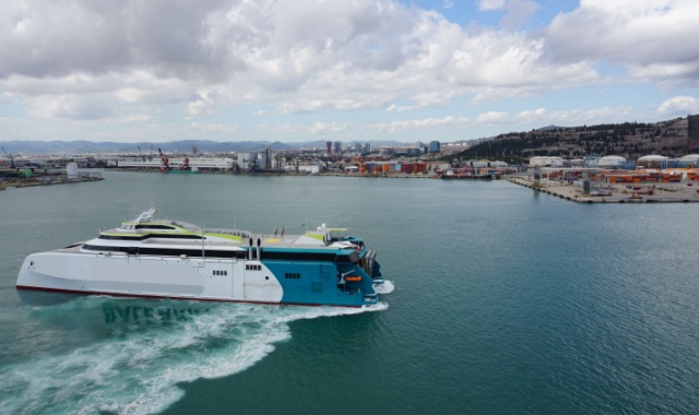 Autofähre zu den Balearen im Hafen von Barcelona, Spanien