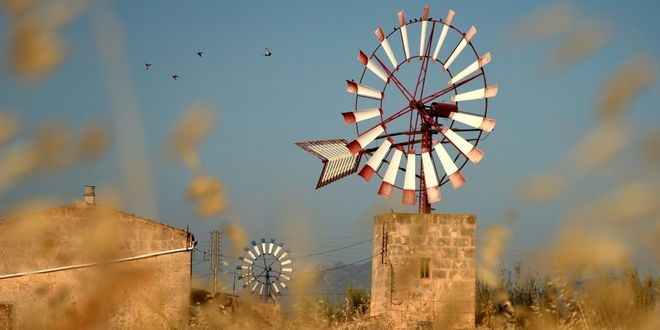 Eine alte Windmühle auf der Insel Mallorca, Balearen