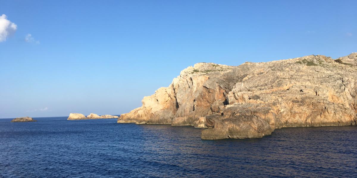 βράχοι, Αντικύθηρα, μπλε θάλασσα, γαλάζιος ουρανός