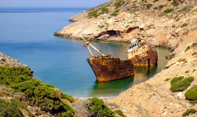 Wrak statku Olympia na plaży na Amorgos