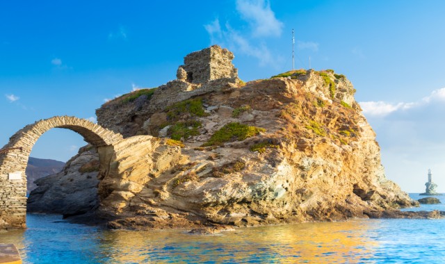 Der Leuchtturm Tourlitis in Chora auf Andros