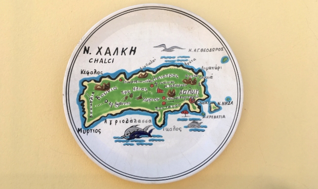 A plate with the map of Halki drawn on it