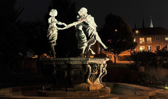 The Dancer's Fountain sculpture in Elsinore lit up at night