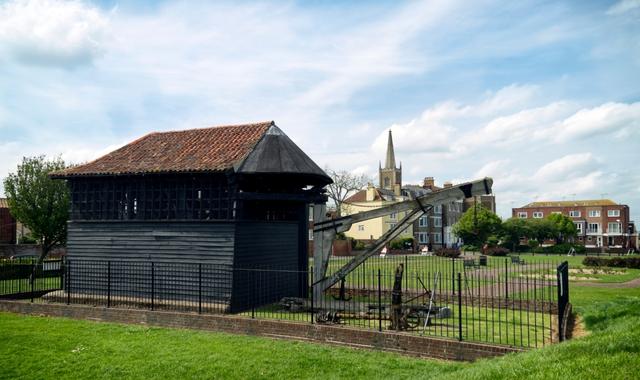 Old treadwheel crane in Harwich