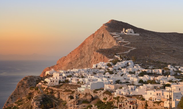 Chora auf Folegandros bei Sonnenuntergang