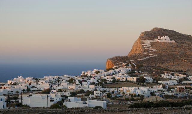 Ηλιοβασίλεμα στη Χώρα της Φολεγάνδρου, Κάστρο, Παναγιά, Αιγαίο Πέλαγος, βράχια, θάλασσα