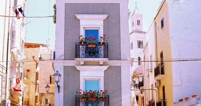 Budynki w zabytkowym centrum Bari, Apulia, Włochy