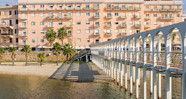 La spiaggia de Il Pirgo, nel centro di Civitavecchia