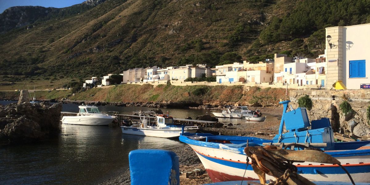 Il Porto Vecchio di Marettimo e la sua spiaggetta