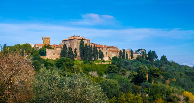 ista del borgo di Populonia immerso nella natura