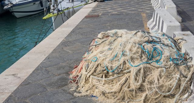 Reti da pesca al porto di Porto Empedocle in Sicilia