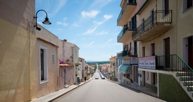 Eine Straße in Santa Teresa Gallura