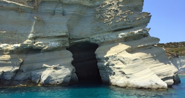 Gruta marinha na praia de Kleftiko, em Milos